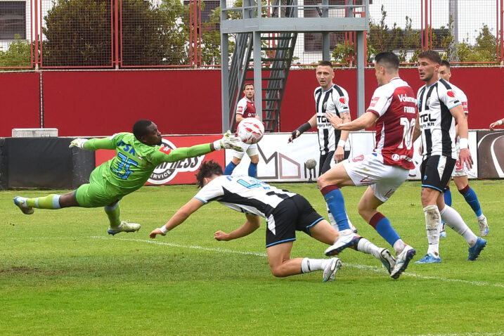 Franko Andrijašević nije uspio nadmudriti vratara Davida Nwolokora, Seana Šukea, Rikarda Bagadura i Vedrana Dalića/D. MICULINIĆ