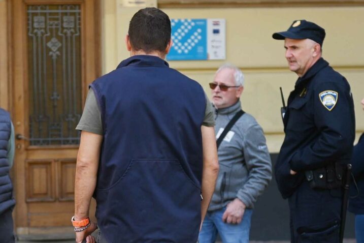 Škole pod valom anonimnih dojava o postavljenim eksplozivnim napravama / Foto M. GRACIN