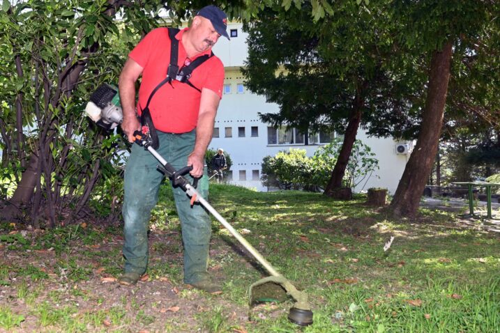 Ništa bez kosilice i trimera / Foto Marko GRACIN