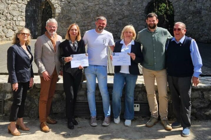 Uručenje donacije članova Lions cluba Opatija ocu dječaka Vala Radovanovića