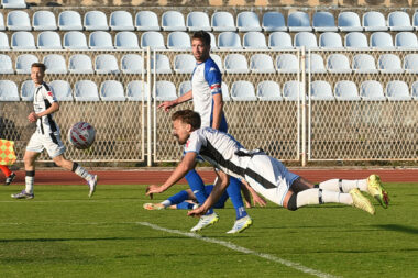 Robert Mišković atraktivno je poletio zrakom i glavom pogodio za drugi gol Opatije/D. MICULINIĆ