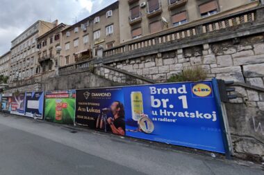 Strossmayerova ulica godinama je bila eklatantan primjer lokacije na kojoj ne bi smjeli biti jumbo plakati /NL arhiva