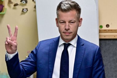 Peter Magyar / REUTERS