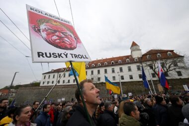 Protuvladini prosvjedi u Bratislavi / Foto REUTERS/Radovan Stoklasa