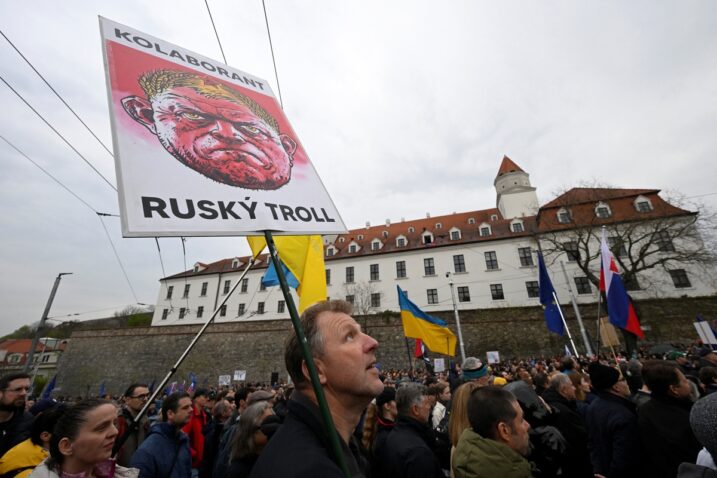 Protuvladini prosvjedi u Bratislavi / Foto REUTERS/Radovan Stoklasa
