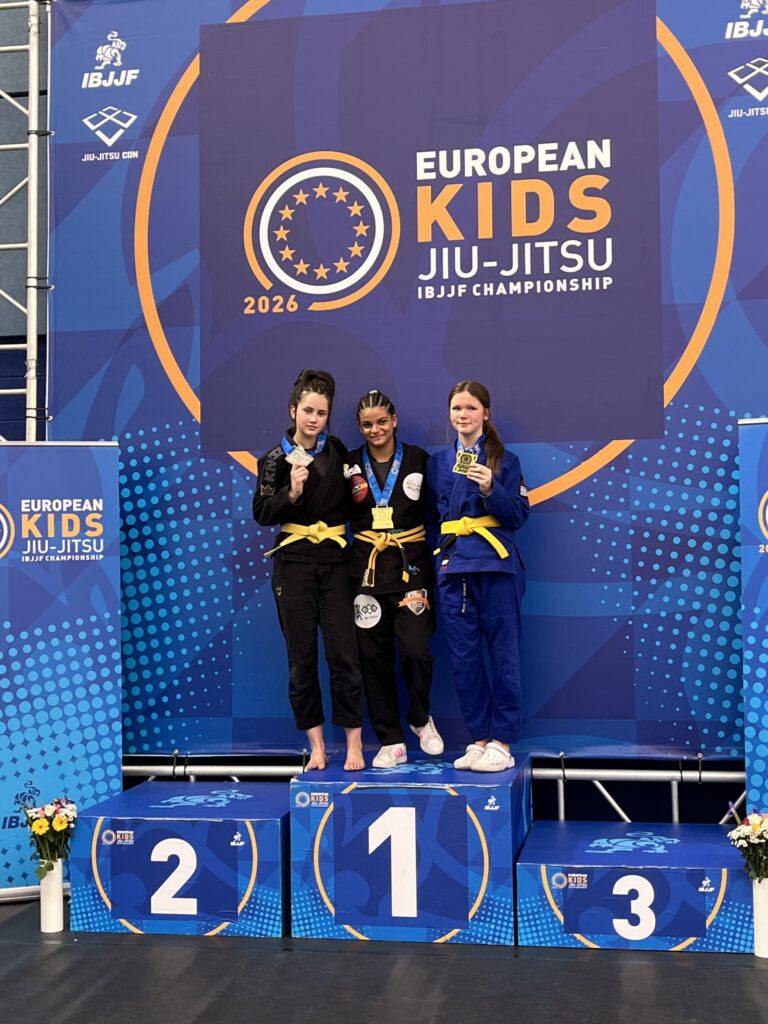 Korina Grivičić iz Rijeke na postolju (lijevo), osvojila srebro u BJJ, brazilskoj jiu jitsi, 2026