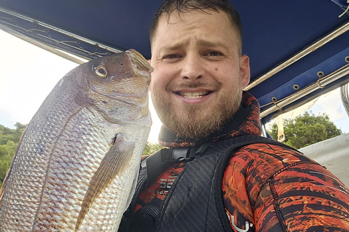 Car na kraju dana. Pošao provjeriti posljednju poštu prije povratka kući pa našao svog zubaca