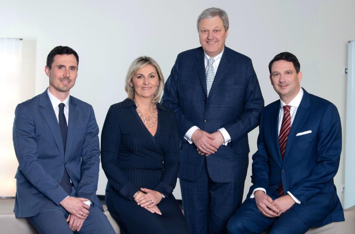 Uprava BKS Bank veseli se trećem najboljem rezultatu u povijesti. Slijeva nadesno: Clemens Bousquet, Renata Maurer Nikolić, predsjednik Uprave Nikolaus Juhász, Dietmar Böckmann / Foto Caroline Knauder