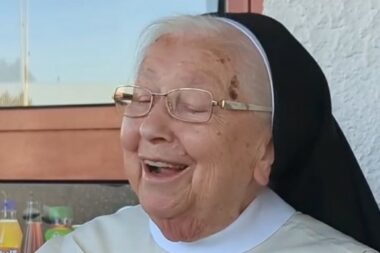 Sestra Irmingard (92) / Foto Screenshot Instagram arenberger.dominikanerinnen