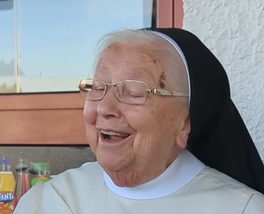 Sestra Irmingard (92) / Foto Screenshot Instagram arenberger.dominikanerinnen