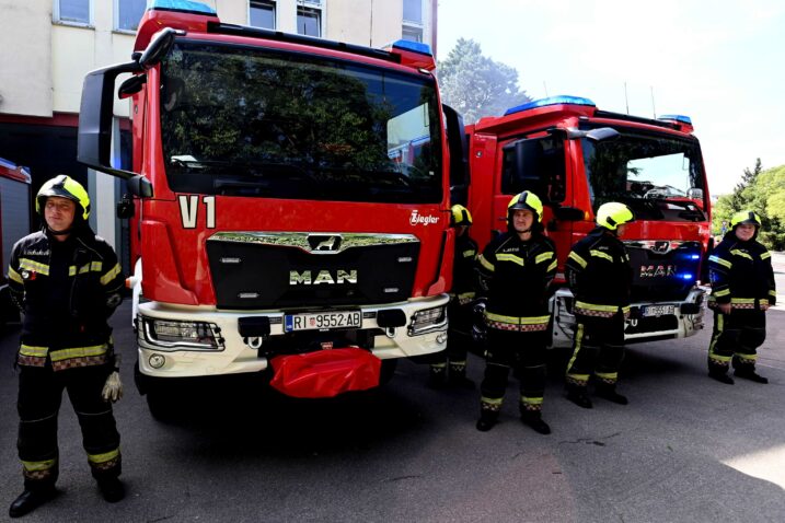 Predana nova četiri vozila za riječke vatrogasce: “Ulaganja potrebna ne samo u opremu, već i ljude”