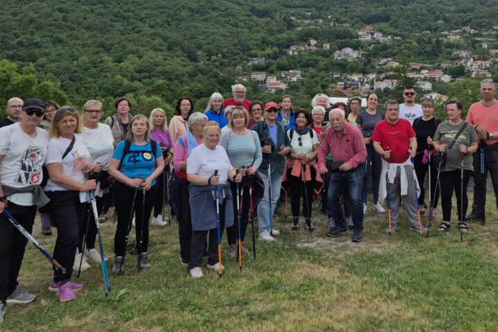 Tridesetak zaljubljenika u rekreaciju prehodalo sedam kilometara u Matuljima