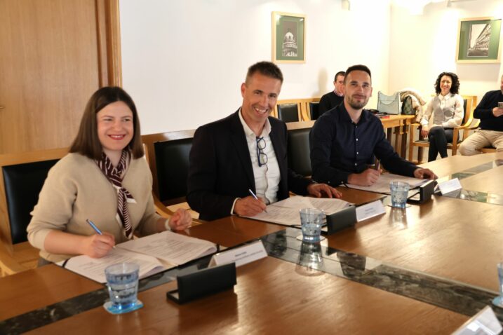 U posljednje dvije godine plaće povećane gotovo 50 posto - Marina Palčić, Marko Križanec i Damir Toplak / Foto Grad Rijeka