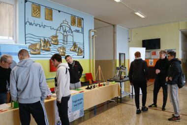Učenici su imali priliku u opuštenoj atmosferi razgovarati s potencijalnim poslodavcima