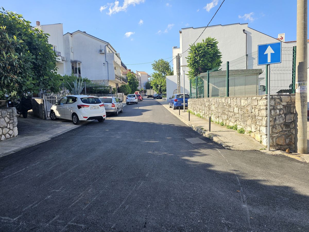 U Selcu je asfaltirana polovica Ulice Andrije Antića u punoj širini, uz prethodnu izmjenu dotrajalih vodovodnih instalacija