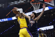 LeBron James i Chet Holmgren/Foto REUTERS