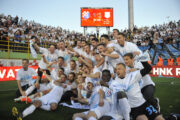 I TADA JE DINAMO BIO FAVORIT... - Ivan Tomečak slavi sa suigračima na Drosini 2019. godine/Foto ARHIVA NL