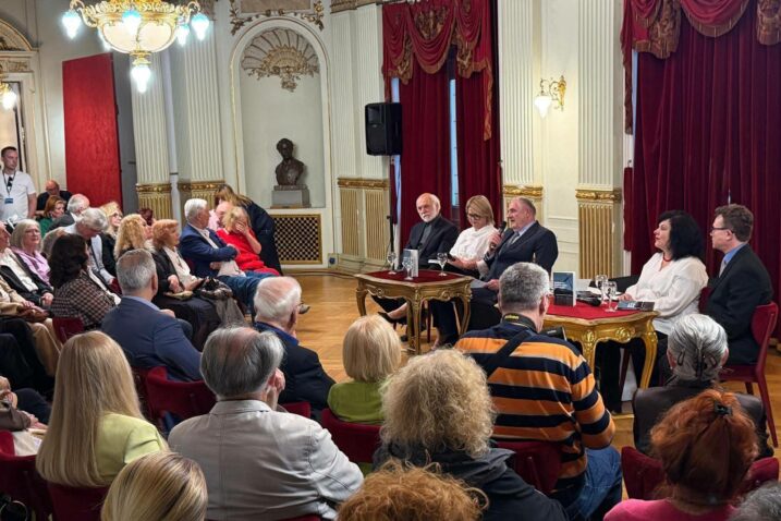 Dimitrije Popović predstavio novu knjigu “Umjetnost između ideje i ideologije”