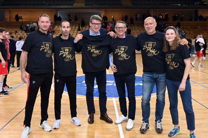 OD IDILE DO PONORA - Željko Jovanović, Ivica Lukanović i Aleksandar Čupić, aktualni članovi uprave, prije dvije godine su slavili povratak Zameta u društvo najboljih/Foto ARHIVA NL