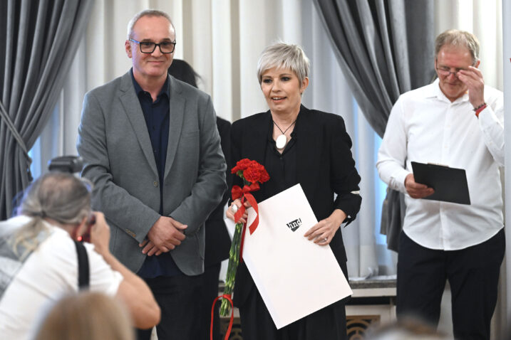Hrvoje Zovko i novinarka godine Morana Kasapović / Photo: Marko Lukunic/PIXSELL