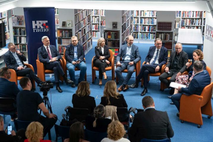 “Javni medijski servis, tradicionalni mediji i profesionalno novinarstvo su prebitni”