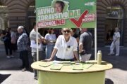 Ivana Kekin na štandu za potpisivanje peticije / Foto Matea Jurčić