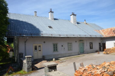 Zgrada fužinske prve šumarije stara je 216 godina / Foto M. KRMPOTIĆ