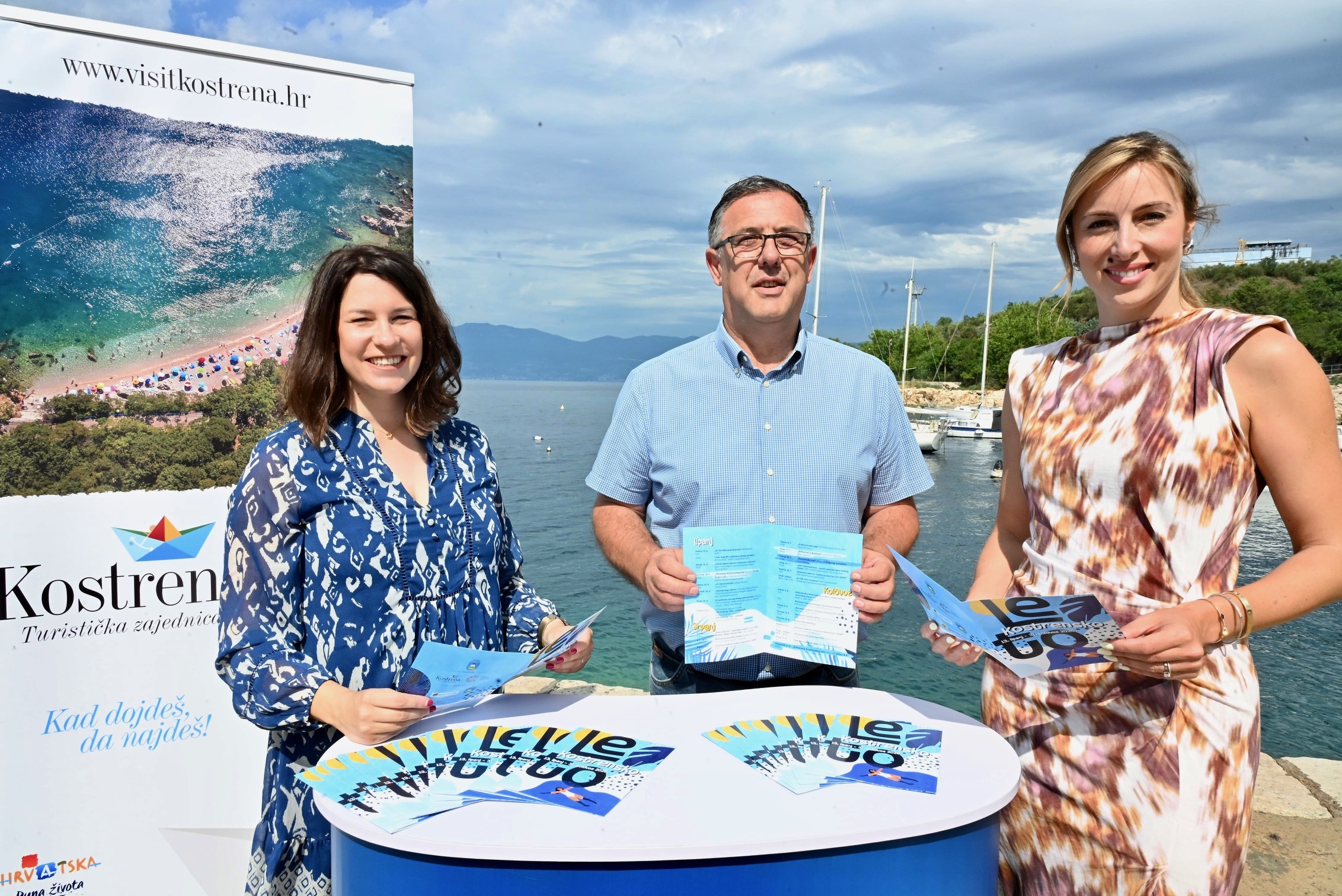 Program Kostrenskog leta predstavili su direktorica Turističke zajednice općine Kostrena Jelena Anđelić Košir, načelnik Općine Kostrena Dražen Vranić i ravnateljica Centra kulture Kostrena Belma Džomba
