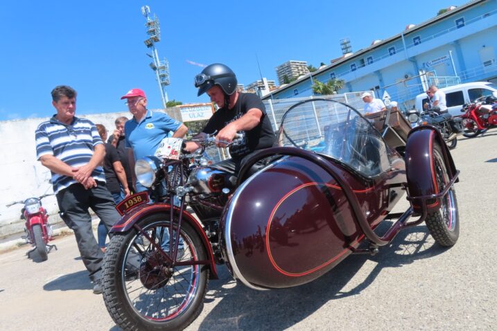 Pred nama je Oldtimer moto rally Rijeka: Povijesnim motocikl