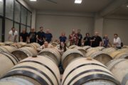 Hrvatsko vinsko izaslanstvo u podrumu vinarije Tikveš