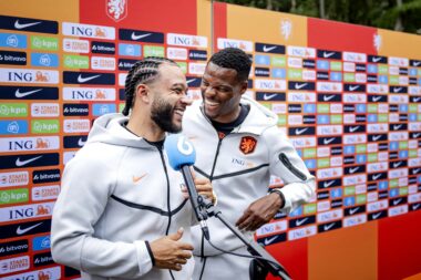 Memphis Depay i Denzel Dumfries/Foto AFP