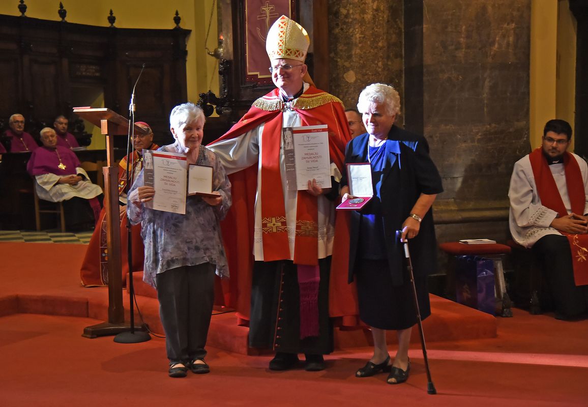 Među dobitnicama medalja su i Frančiška Gržinić i Janja Peruč iz Opatijskog dekanata / Foto Dean Miculinić