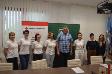 Sudionici tiskovne konferencije o projektu »Možemo zajedno« Gradskog društva Crvenog križa Vrbovsko / Foto Marinko KRMPOTIĆ