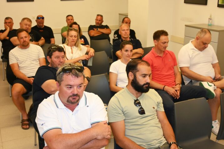 Predstavnici klubova na skupštini Zajednice sportova / Foto Bojan Purić