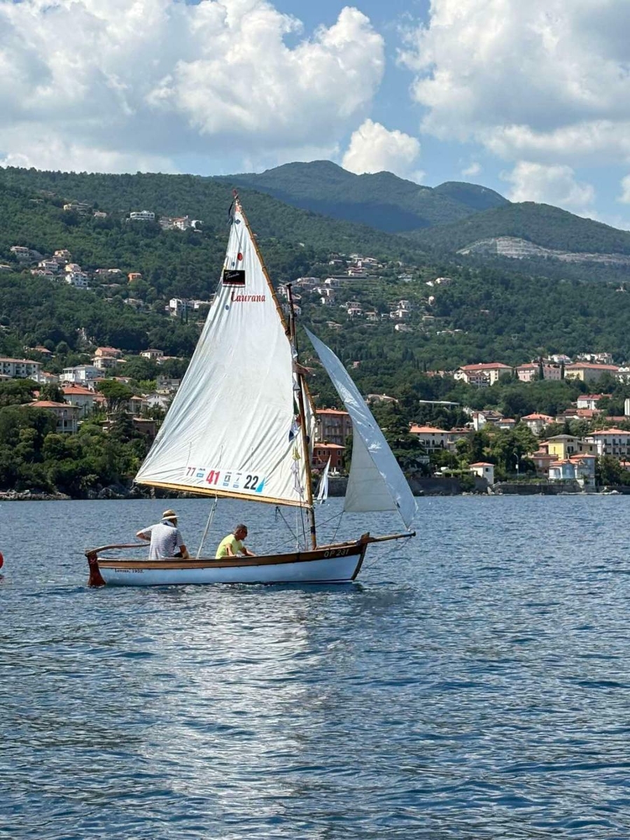 Prekrasan dan u Lovranu na tradicionalnoj regati / Foto Radovan Trinajstić