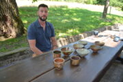 Goran Osojnićki sa dijelom ovogoidišnjih woodfire uradaka