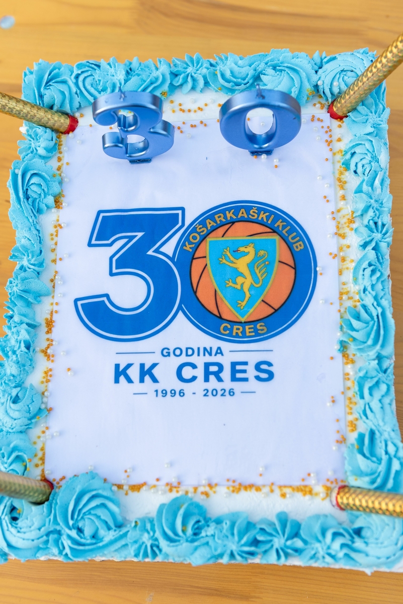 Proslava 30 godina Košarkaškog kluba Cres, slavljenička torta / Foto Dominik Buš