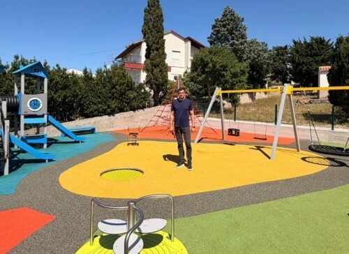 Novljanski gradonačelnik Tomislav Cvitković otvorio je novo dječje igralište