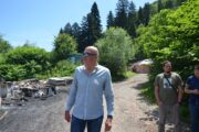 Davorin Klobučar u romskom naselju Gusti Laz / Foto Marinko Krmpotić