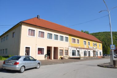 Grad Vrbovsko spreman je darovati Županiji objekt nekadašnjeg restorana Risnjak u Severinu na Kupi / Foto Marinko Krmpotić