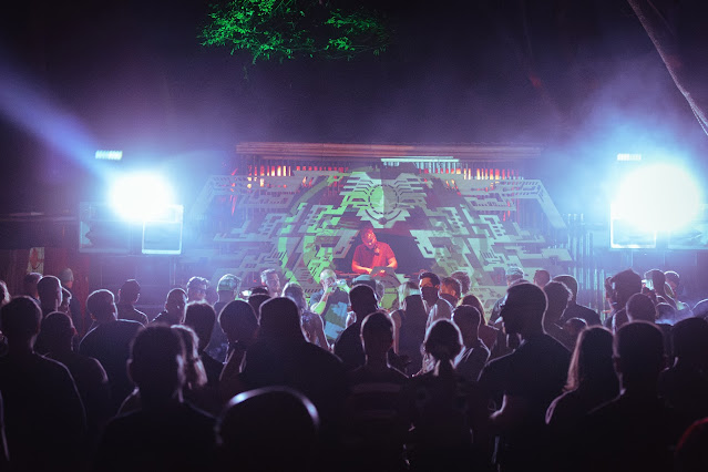 Raveologija… Na plaži! četvrti put u medvejskoj uv