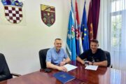 Potpisnici ugovora Daniel Grbić i Hrvoje Macan