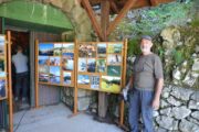 Nebojša Anić kraj dijela svojih izloženih fotografija / Foto Marinko Krmpotić