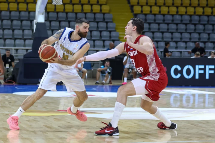 Nikos Stylianou i Mario Hezonja/Foto FIBA