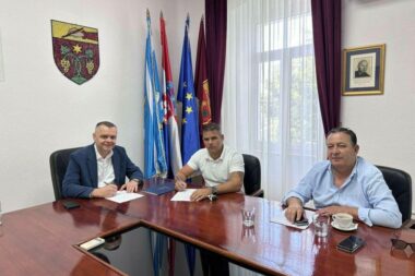 Ugovor su potpisali Daniel Grbić i Ivica Filipović