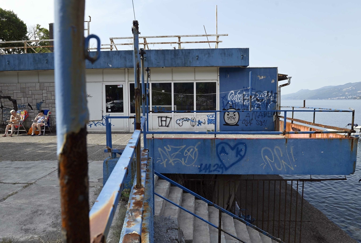 Zapušteno zdanje nekad popularnog ugostiteljskog objekta središnji je dio ulaganja privatnog koncesionara / Foto Marko Gracin