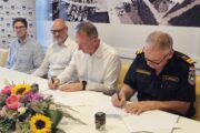 Ugovor su potpisali Robert Hrelja i Goran Žugec / Foto: Grad Crikvenica