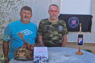 Grb HOS-a je legalan - Tonči Hrabrić i Dalibor Čačić / Foto Relja Paškvan