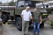 Ravnatelj Muzeja grada Rijeke Mladen Urem i kolekcionar militarije Damir Batistić uz terensko vozilo Torpedo TK 130 T4 4x4 / Foto Marko Gracin