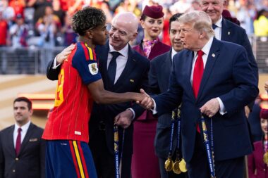 Gianni Infantino s Lamineom Yamalom i Donaldom Trumpom/Foto AFP